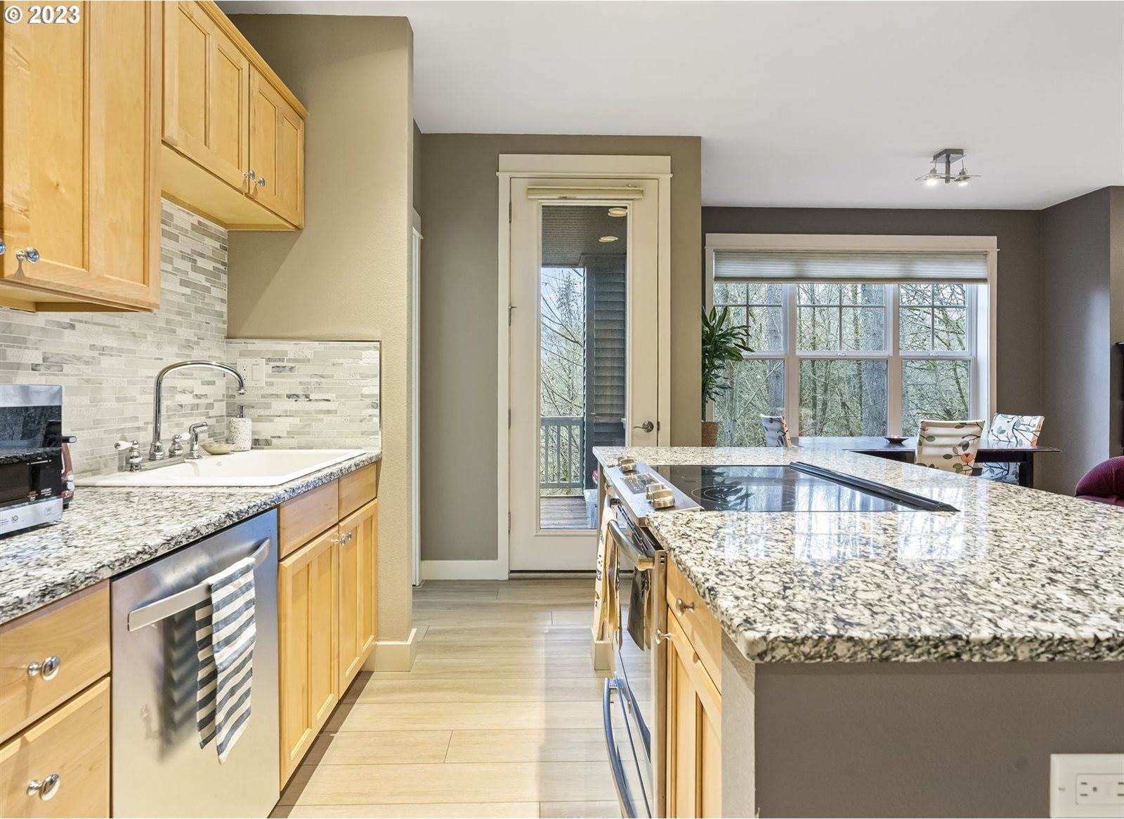 10264 NW Edgewood Dr, Portland, OR 97229