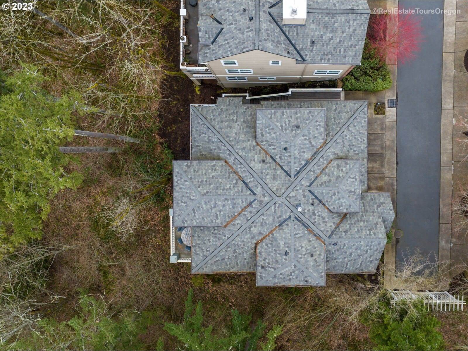 10264 NW Edgewood Dr, Portland, OR 97229