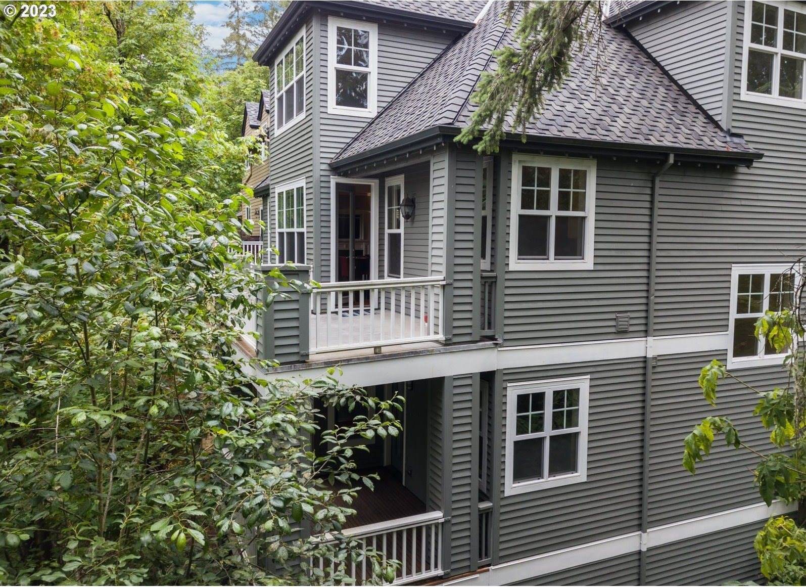 10264 NW Edgewood Dr, Portland, OR 97229