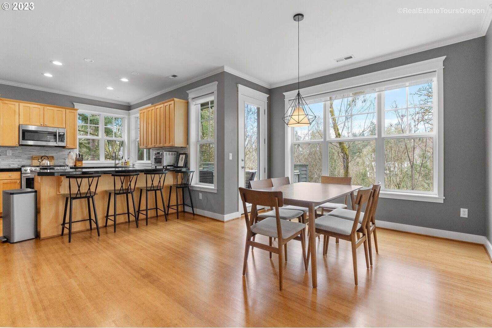 10264 NW Edgewood Dr, Portland, OR 97229