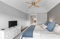 10264 NW Edgewood Dr, Portland, OR 97229