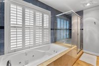 10264 NW Edgewood Dr, Portland, OR 97229