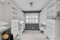 10264 NW Edgewood Dr, Portland, OR 97229