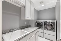 10264 NW Edgewood Dr, Portland, OR 97229