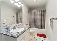 10264 NW Edgewood Dr, Portland, OR 97229