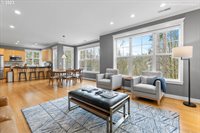 10264 NW Edgewood Dr, Portland, OR 97229