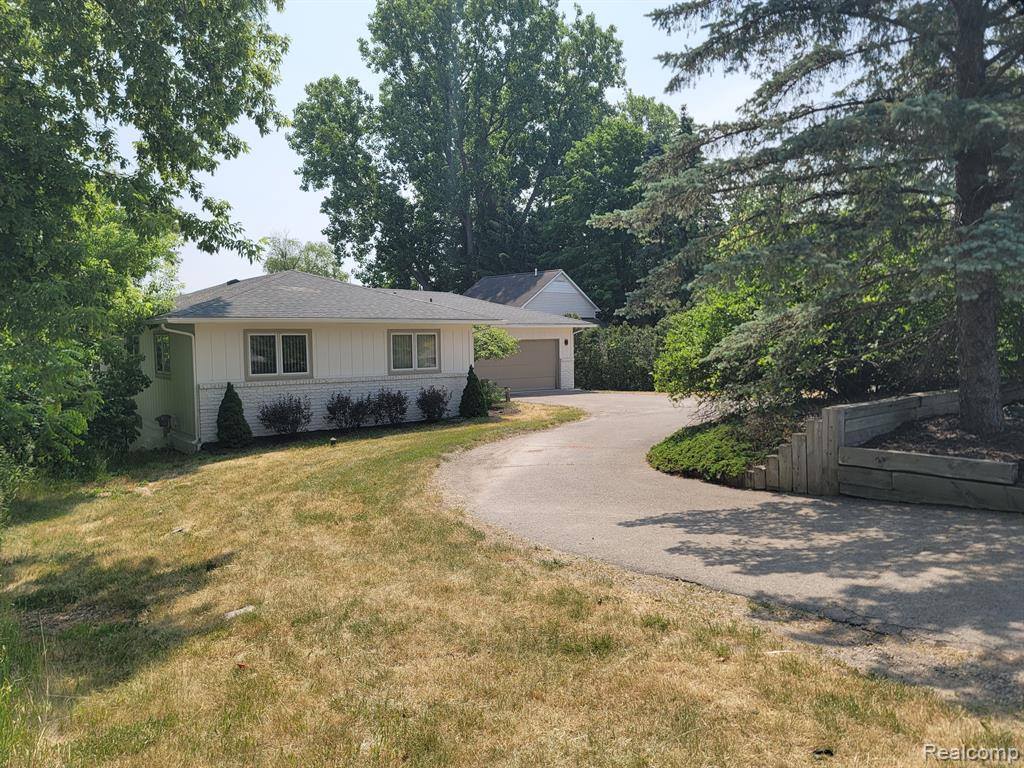 2691 South Hacker Road, Brighton Township, MI 48114