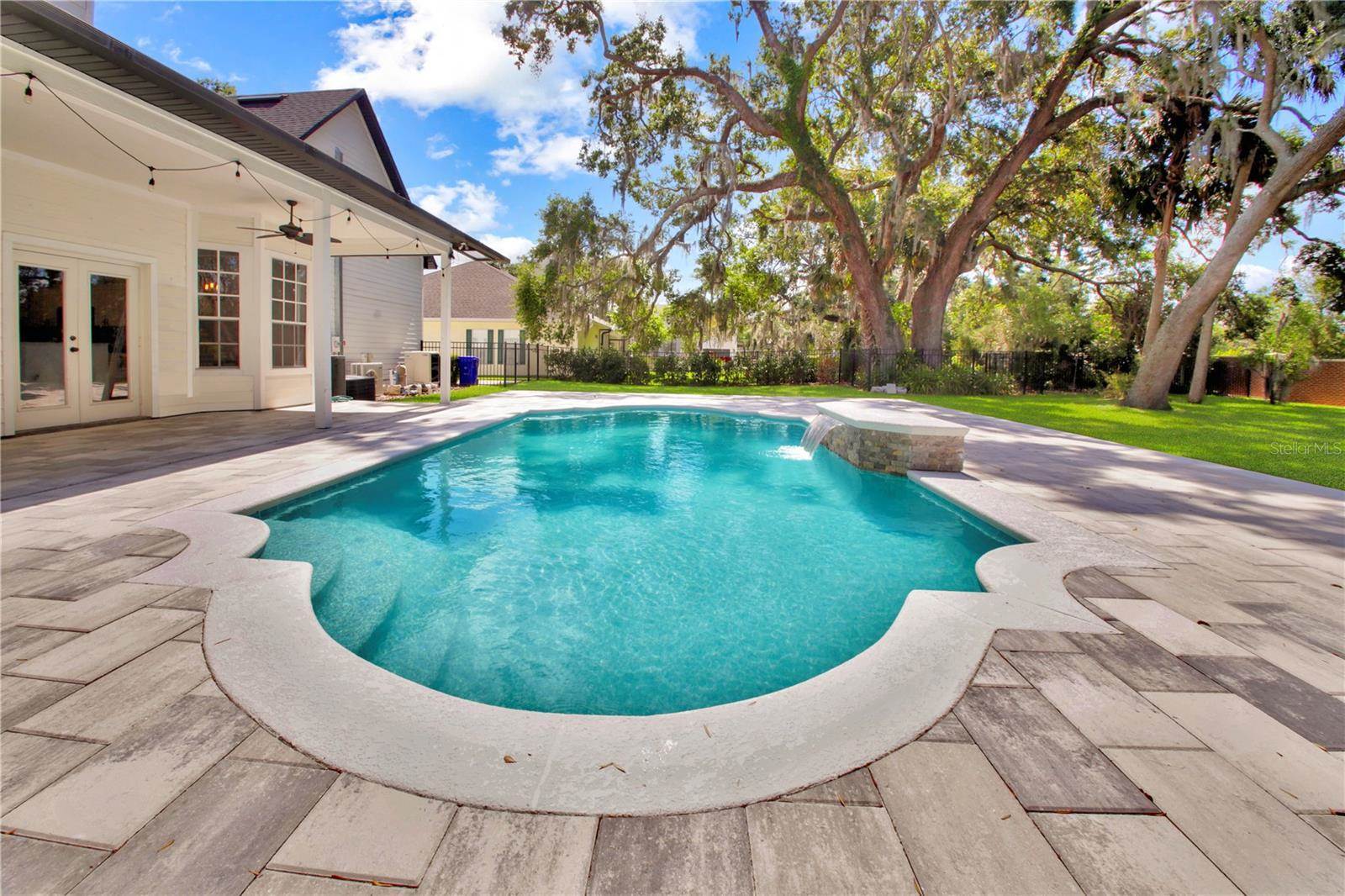 421 Courtlea Oaks Boulevard, Winter Garden, FL 34787