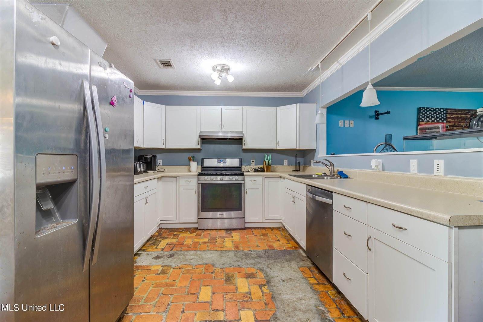 2281 Stelly Drive, Biloxi, MS 39531