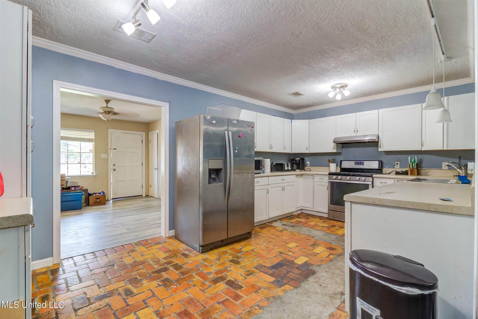 2281 Stelly Drive, Biloxi, MS 39531