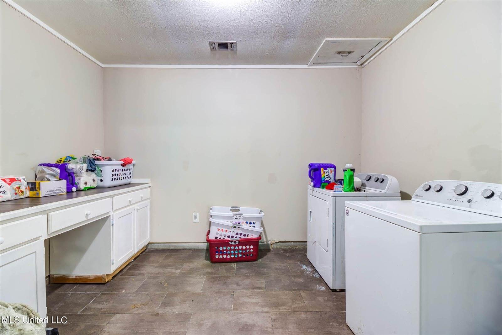 2281 Stelly Drive, Biloxi, MS 39531