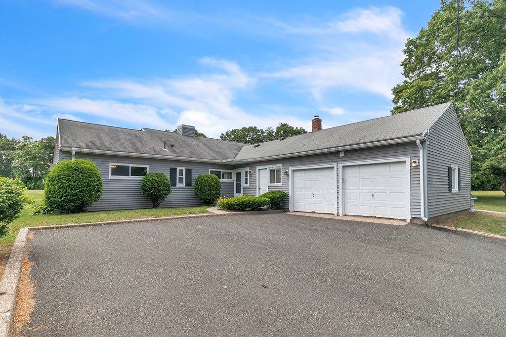 15 Robinridge Rd, Chicopee, MA 01022