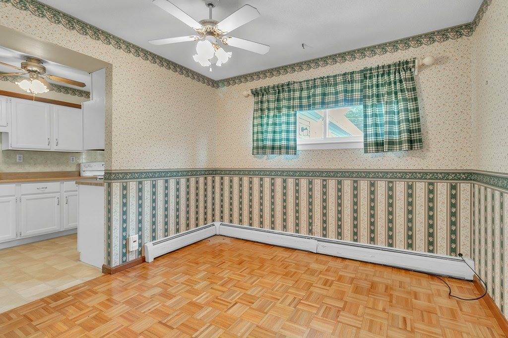 15 Robinridge Rd, Chicopee, MA 01022