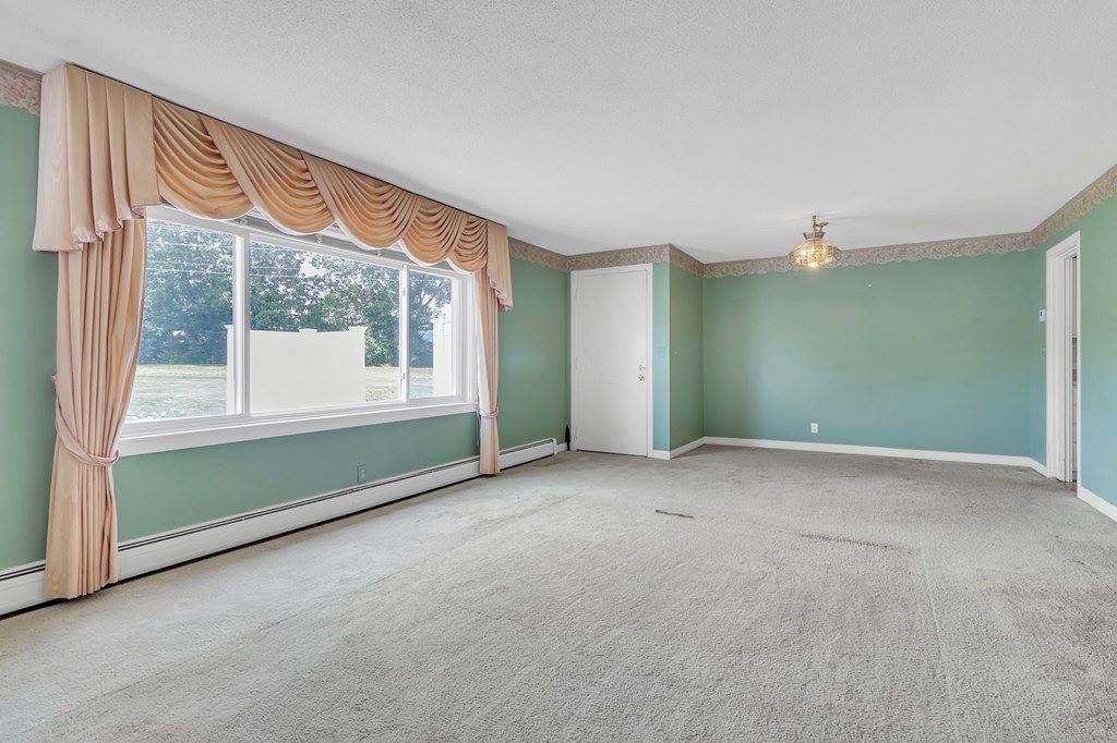 15 Robinridge Rd, Chicopee, MA 01022