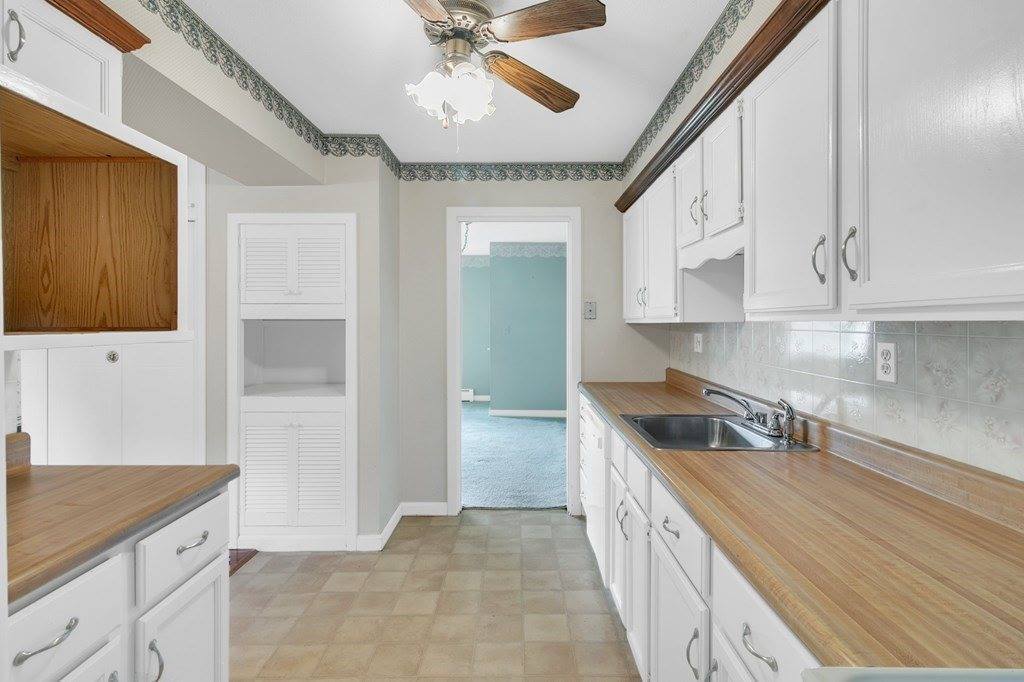 15 Robinridge Rd, Chicopee, MA 01022