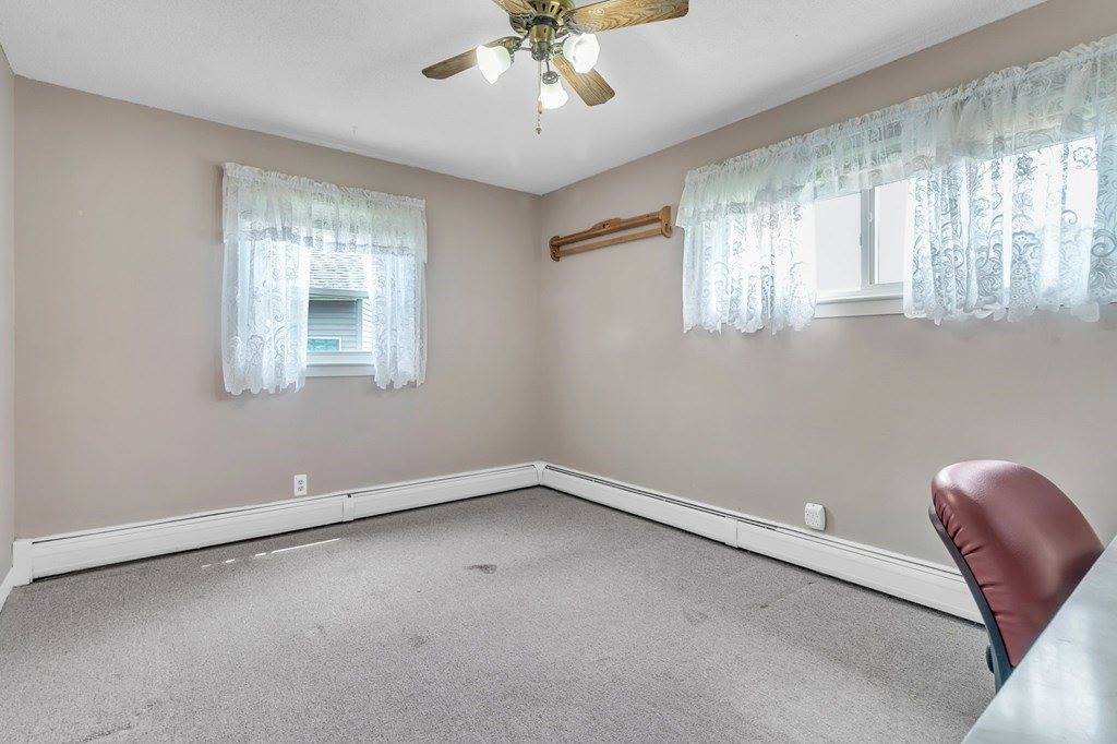 15 Robinridge Rd, Chicopee, MA 01022