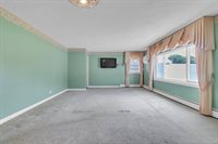 15 Robinridge Rd, Chicopee, MA 01022