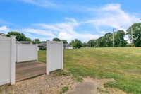 15 Robinridge Rd, Chicopee, MA 01022