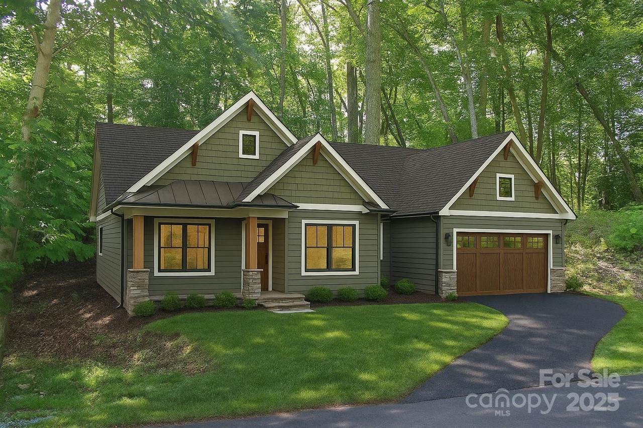 100 Ivywood Lane, Laurel Park, NC 28739