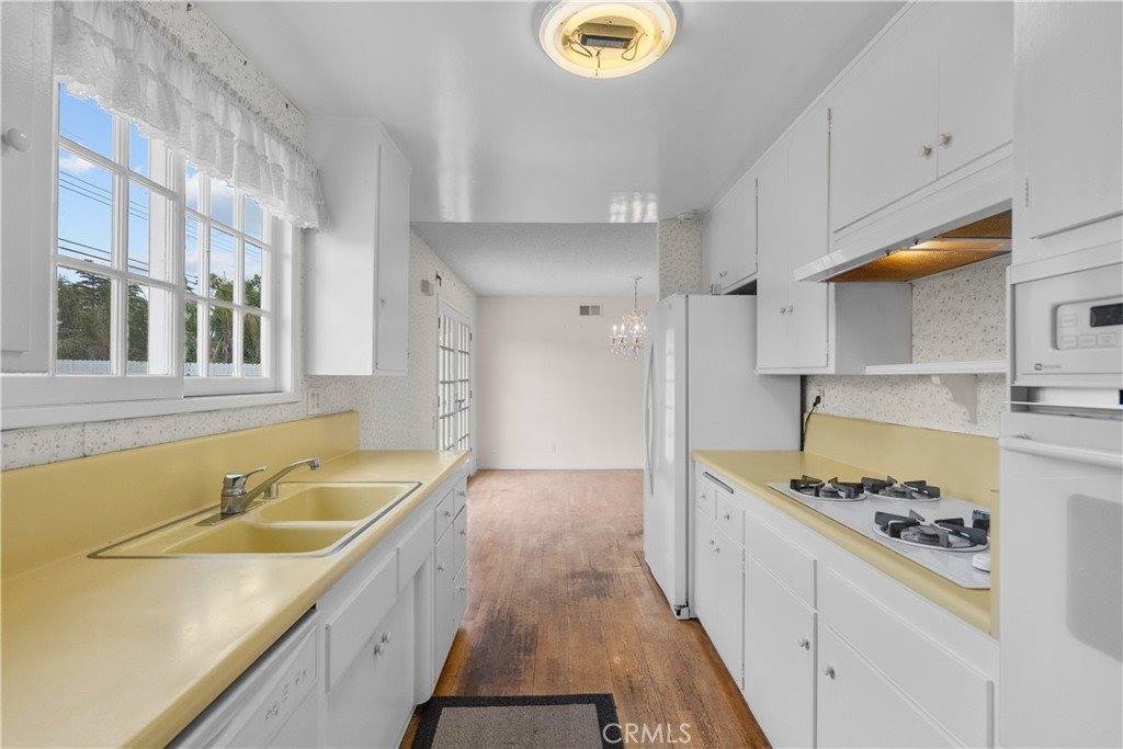 24323 Hartland Street, West Hills, CA 91307