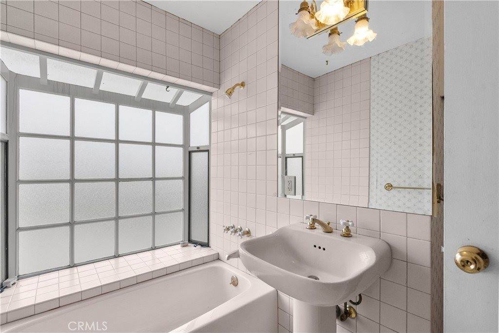 24323 Hartland Street, West Hills, CA 91307