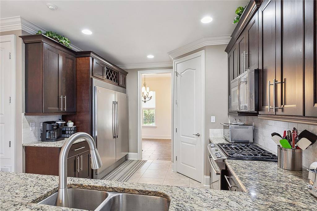 5626 Chamberlain Drive, New Orleans, LA 70122