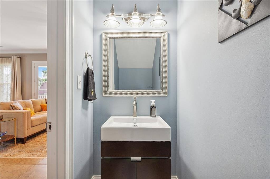 5626 Chamberlain Drive, New Orleans, LA 70122