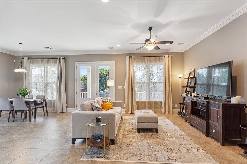 5626 Chamberlain Drive, New Orleans, LA 70122