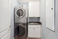 5626 Chamberlain Drive, New Orleans, LA 70122