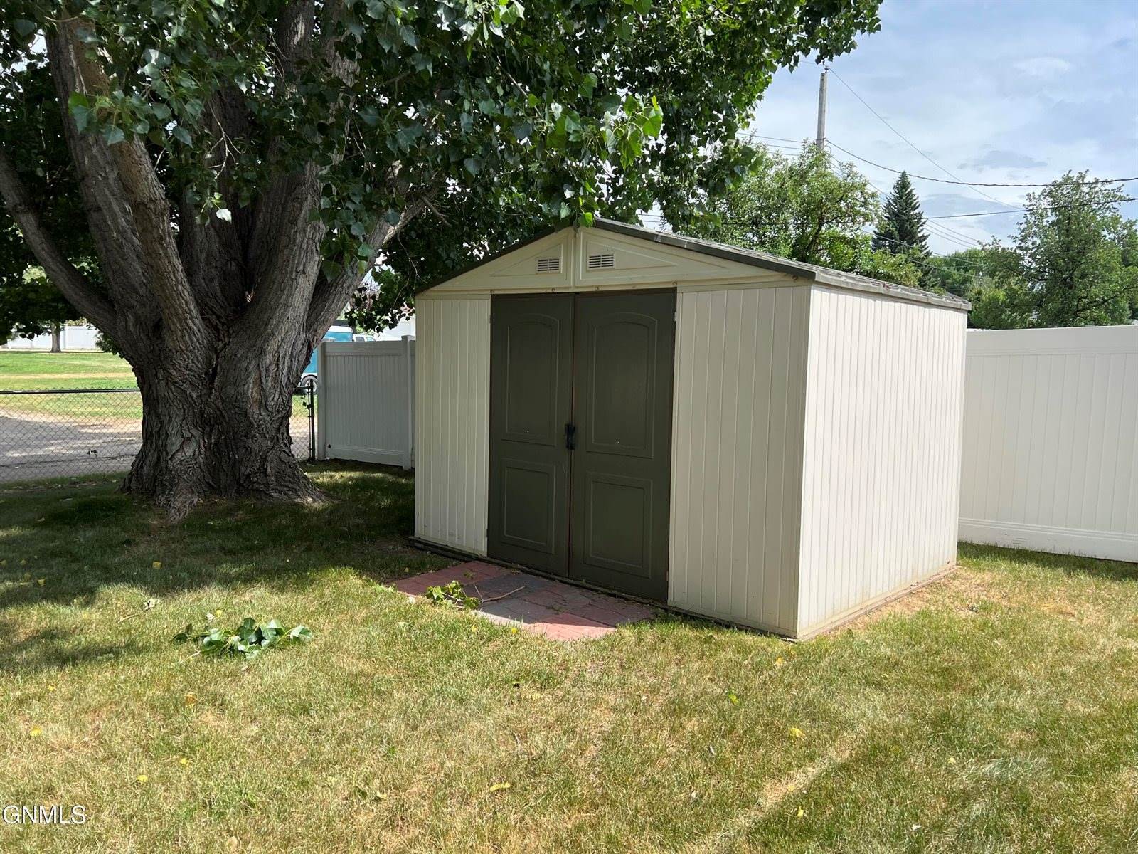 1712 Rose Lane, Williston, ND 58801