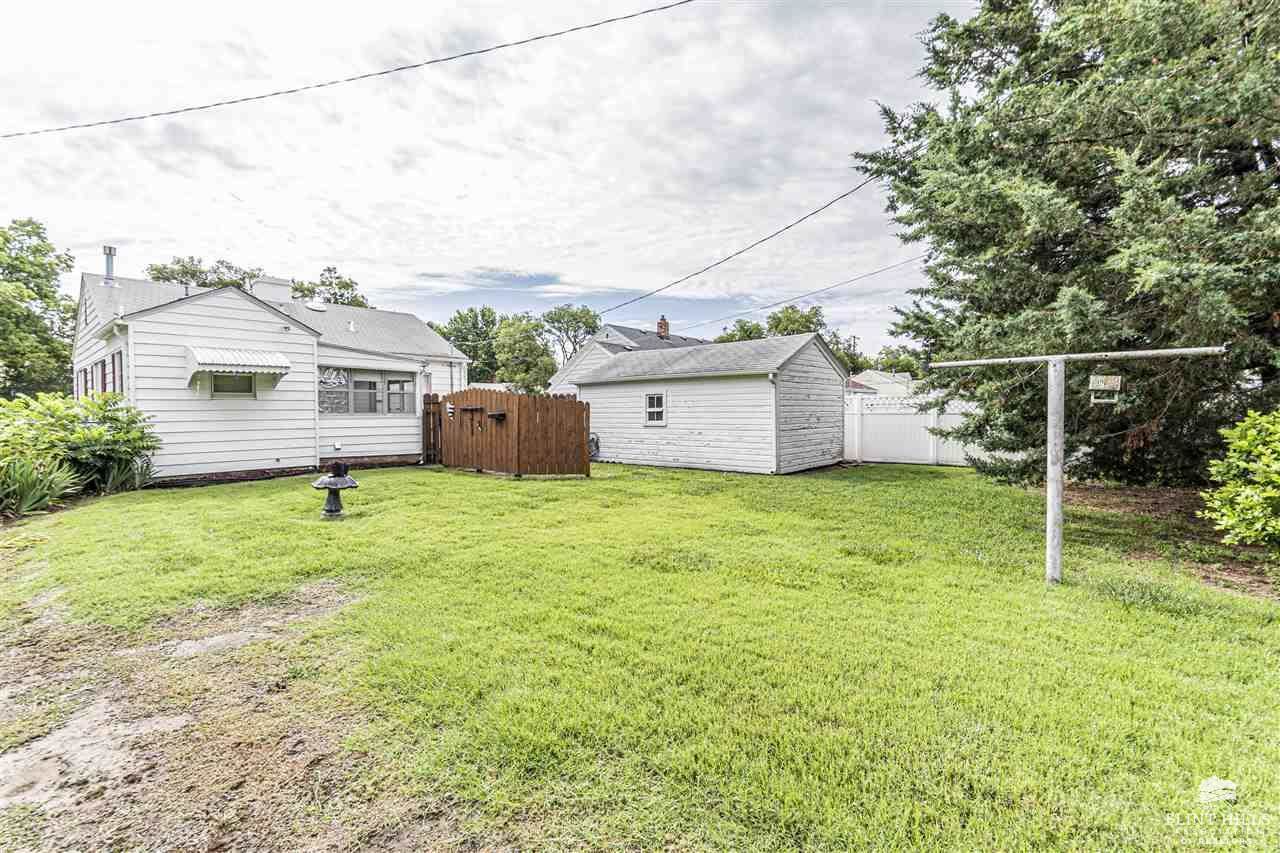 872 S 11th Street, Salina, KS 67401