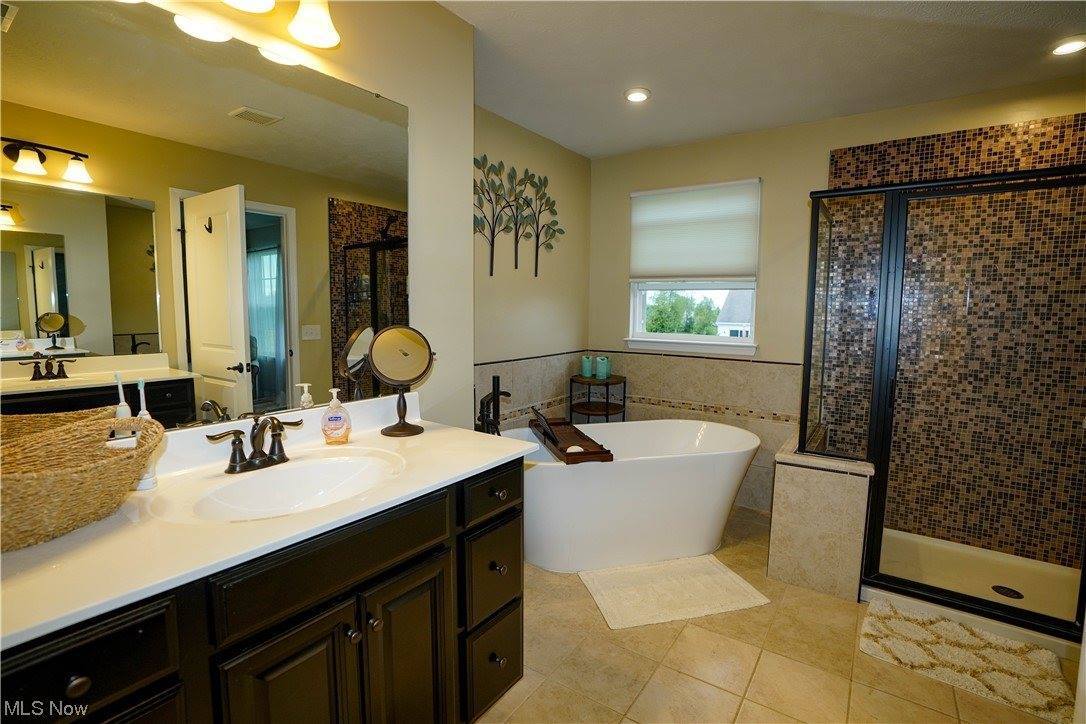 6633 Leestone Avenue NE, Canton, OH 44721