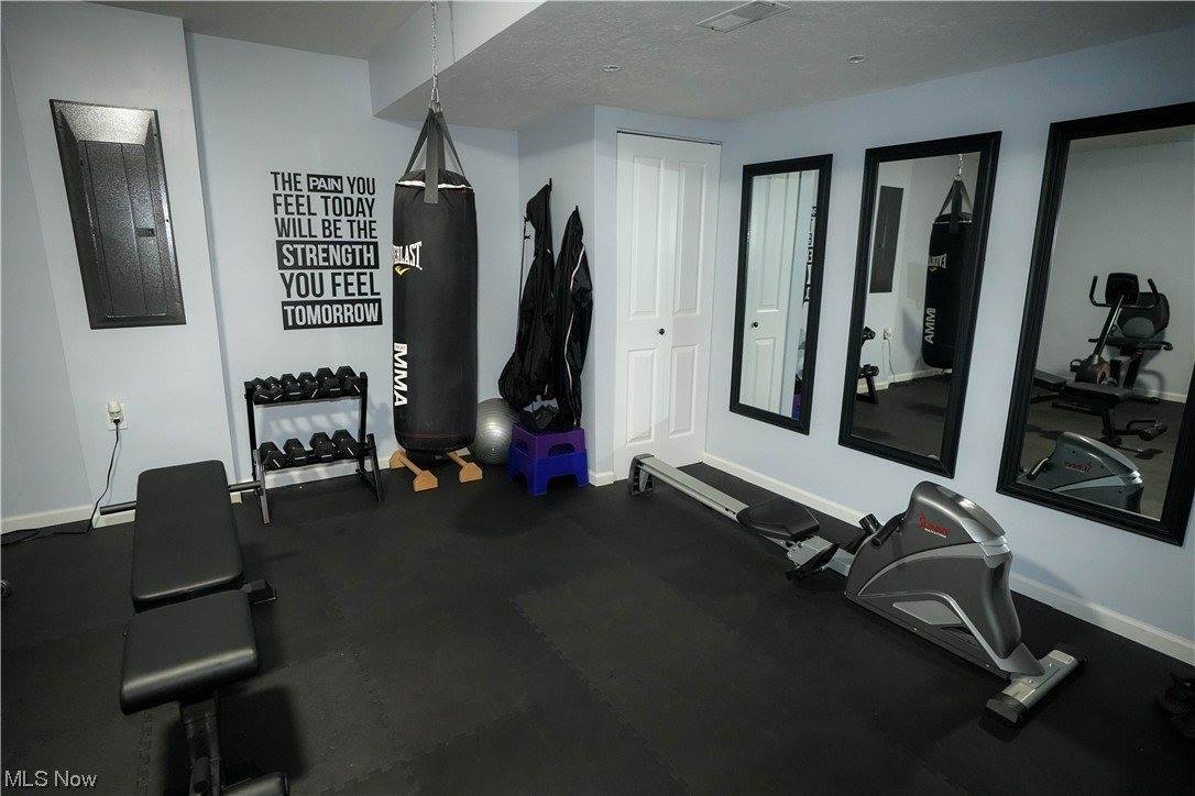 6633 Leestone Avenue NE, Canton, OH 44721