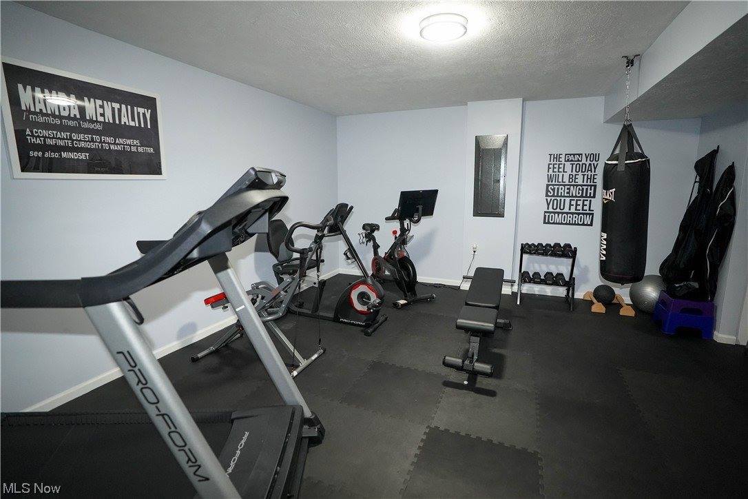 6633 Leestone Avenue NE, Canton, OH 44721