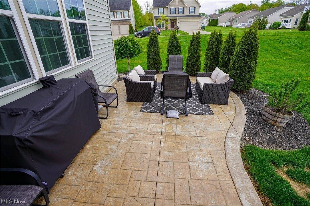 6633 Leestone Avenue NE, Canton, OH 44721