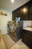 6633 Leestone Avenue NE, Canton, OH 44721