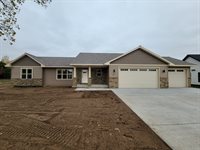 637 Briarwood Way, Plover, WI 54467