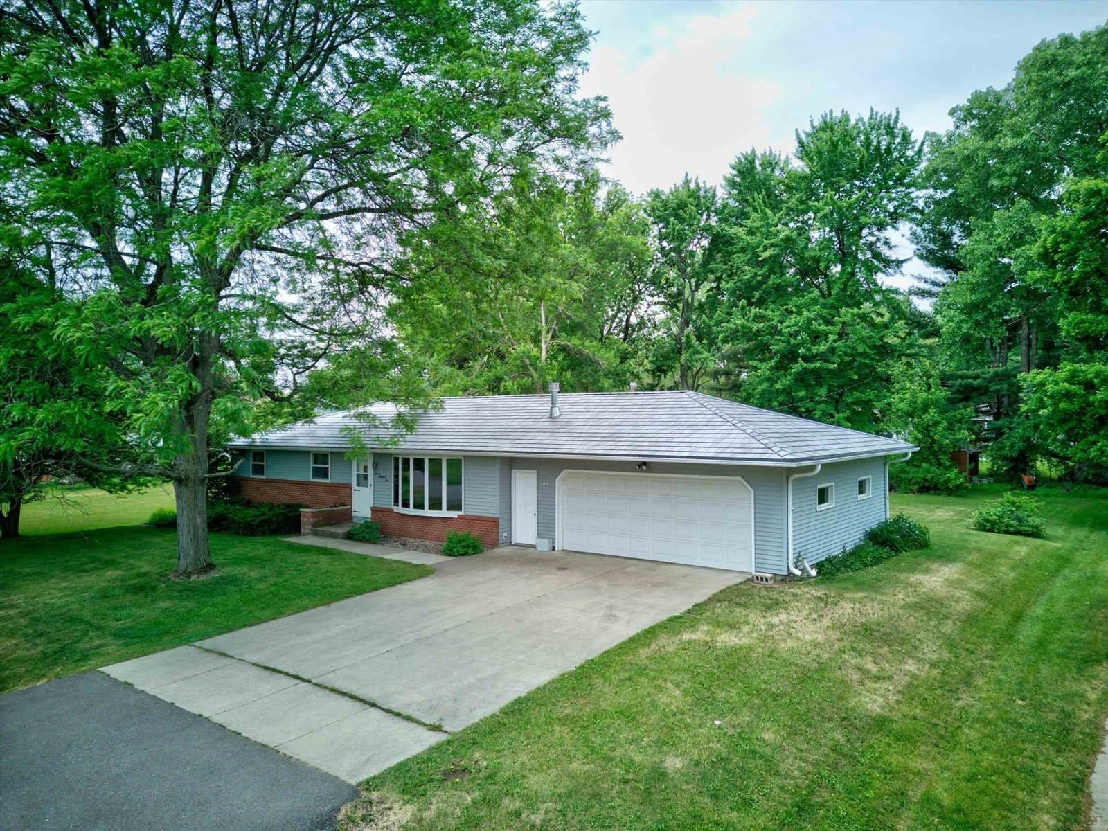 706 N Cherry Avenue, Marshfield, WI 54449