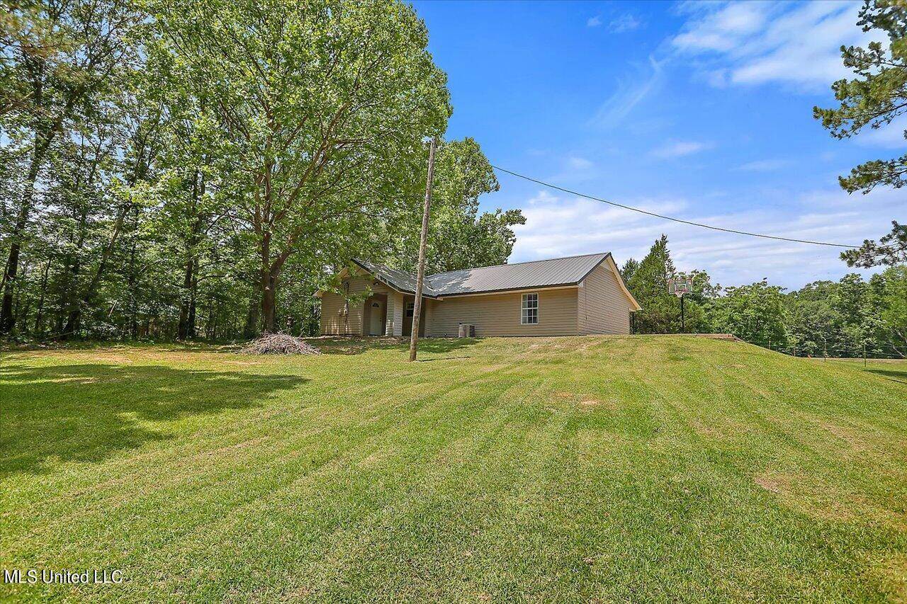 1731 White Road, Florence, MS 39073