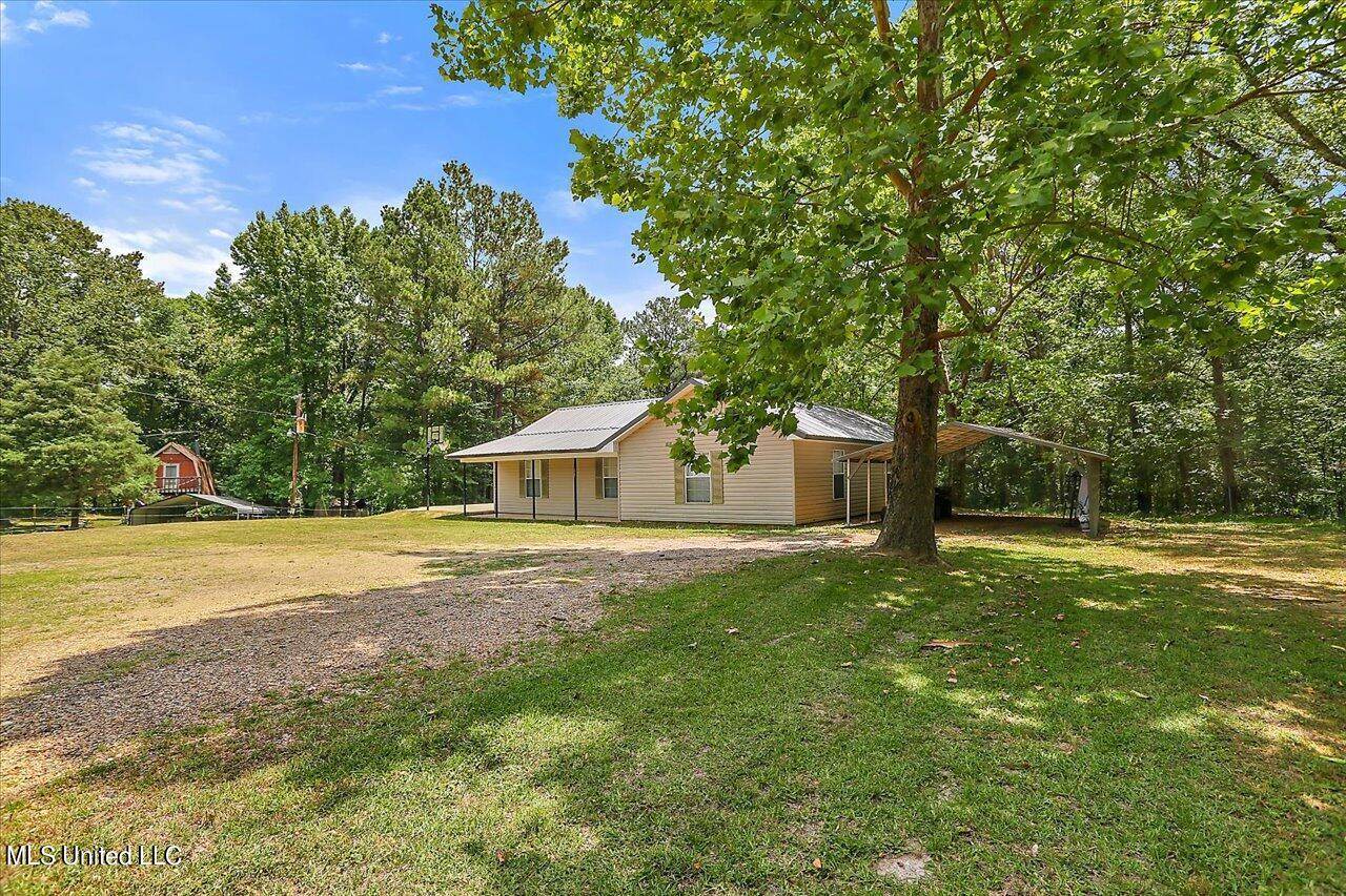 1731 White Road, Florence, MS 39073