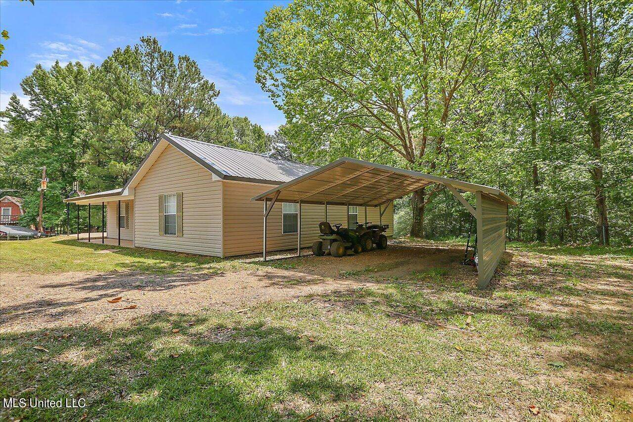 1731 White Road, Florence, MS 39073