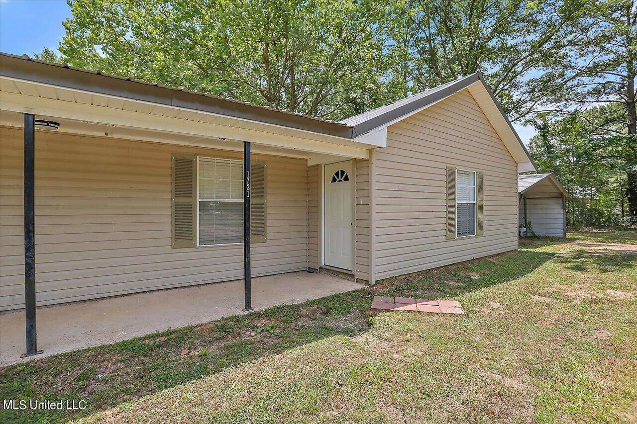 1731 White Road, Florence, MS 39073