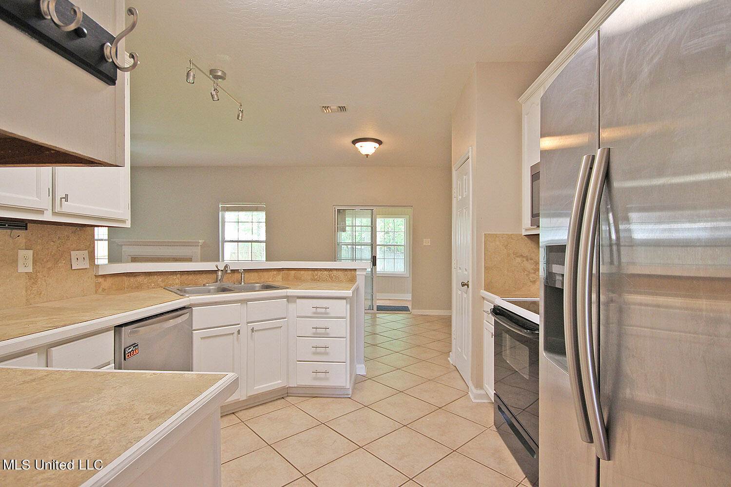 6507 Shoshonee Drive, Ocean Springs, MS 39564