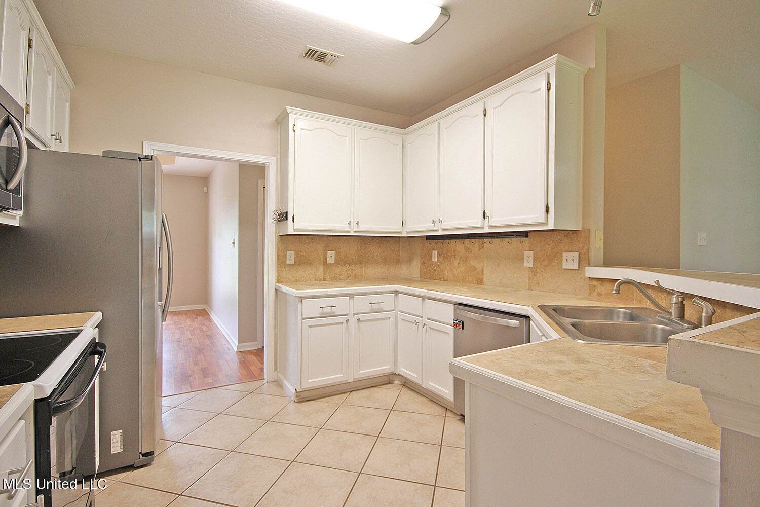 6507 Shoshonee Drive, Ocean Springs, MS 39564