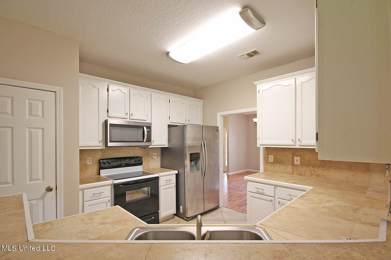 6507 Shoshonee Drive, Ocean Springs, MS 39564