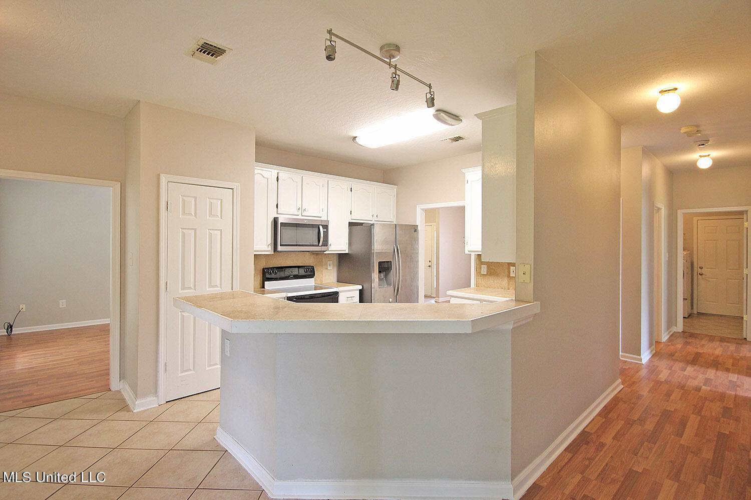 6507 Shoshonee Drive, Ocean Springs, MS 39564