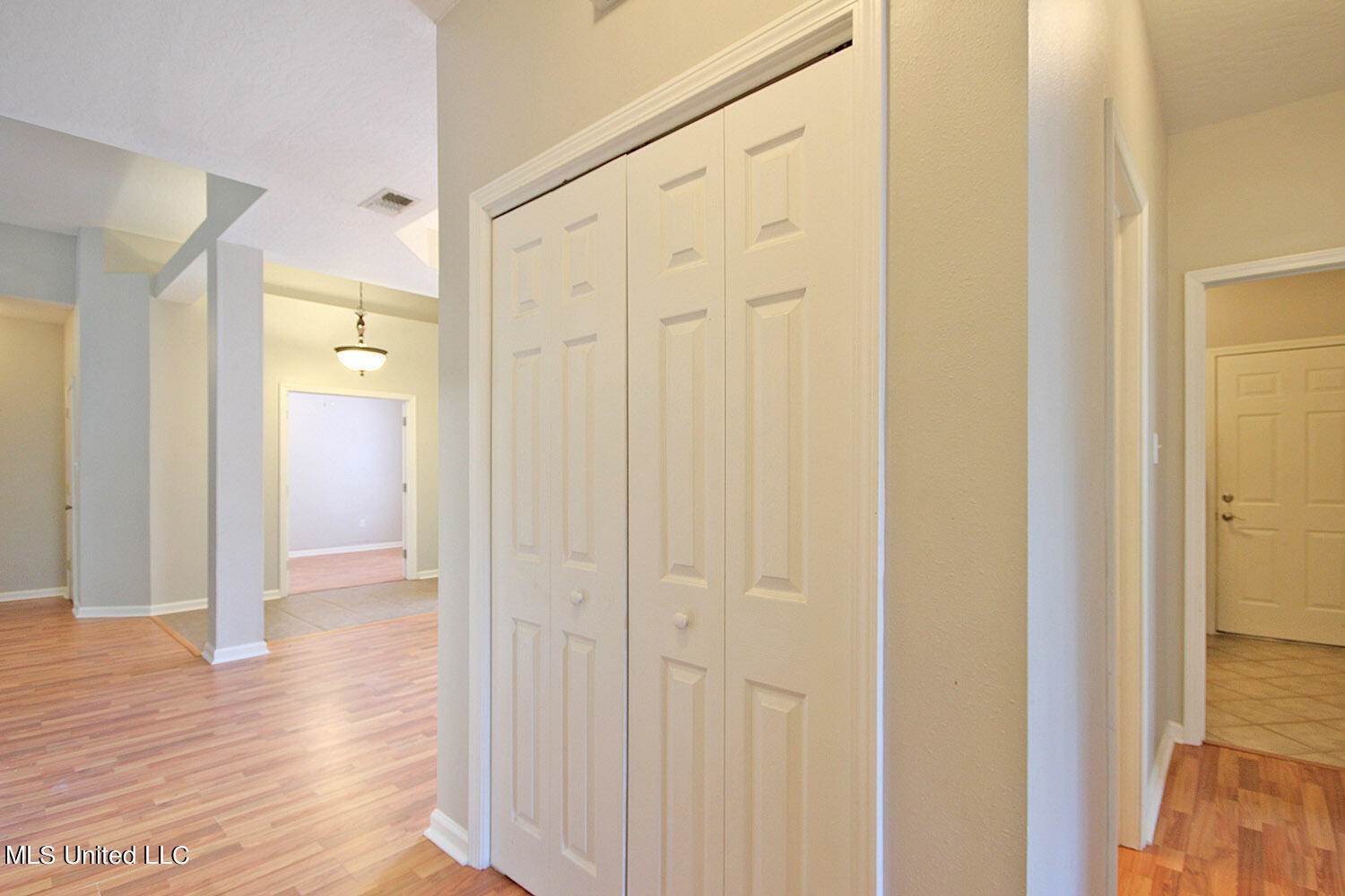 6507 Shoshonee Drive, Ocean Springs, MS 39564