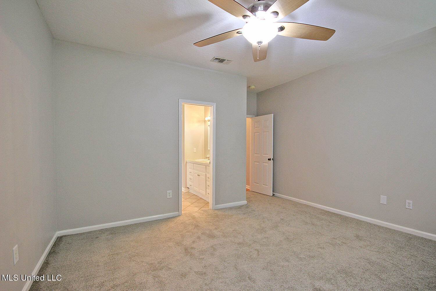 6507 Shoshonee Drive, Ocean Springs, MS 39564