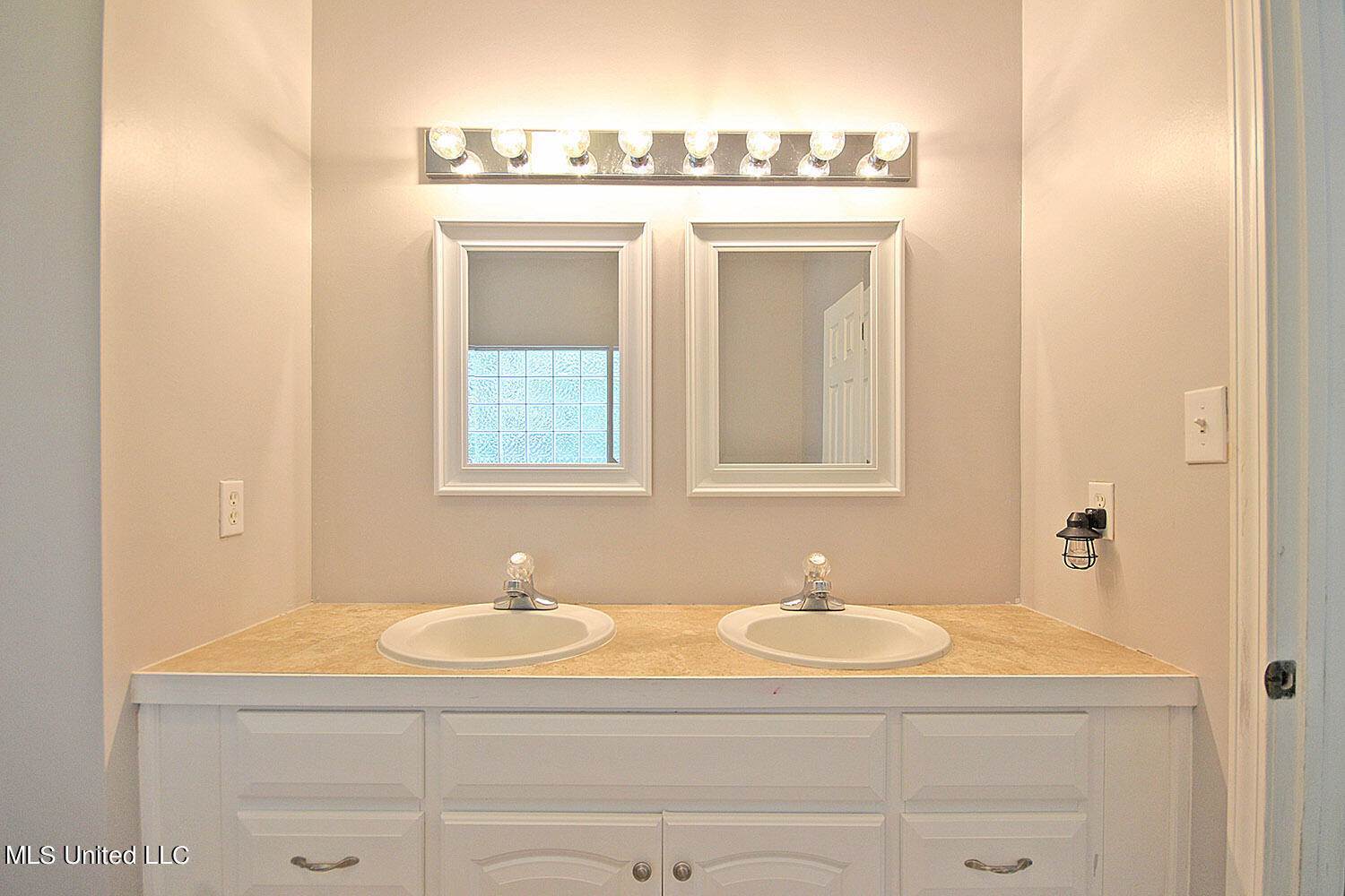 6507 Shoshonee Drive, Ocean Springs, MS 39564