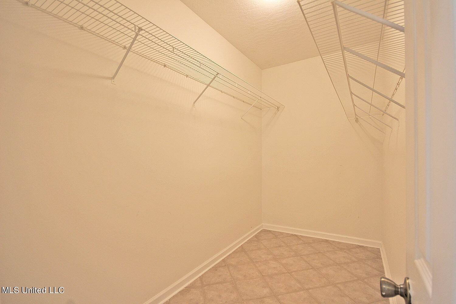 6507 Shoshonee Drive, Ocean Springs, MS 39564